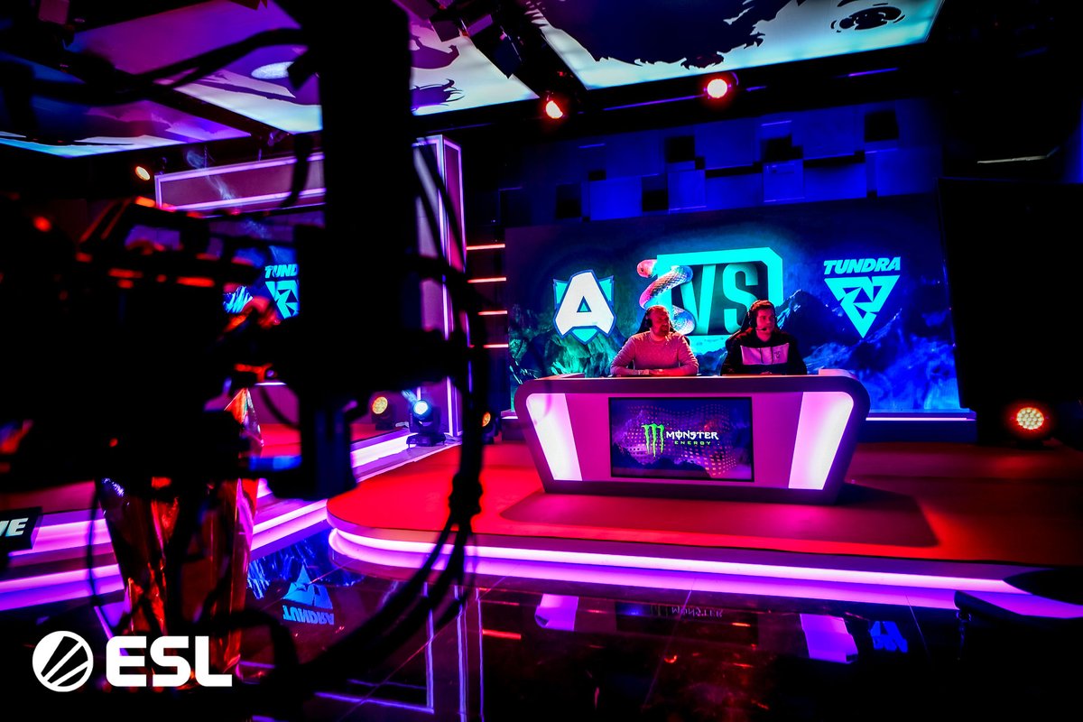 DreamHackDota's tweet image. And to our amazing observers (couldn't fit everyone in one tweet):

@skrff, @JJLiebig, @Weppas_, @elMakoLoco 

Thank you all at home for joining us on our 6-week WEU DPC journey ❤