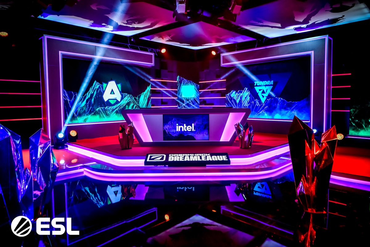 DreamHackDota's tweet image. And to our amazing observers (couldn't fit everyone in one tweet):

@skrff, @JJLiebig, @Weppas_, @elMakoLoco 

Thank you all at home for joining us on our 6-week WEU DPC journey ❤