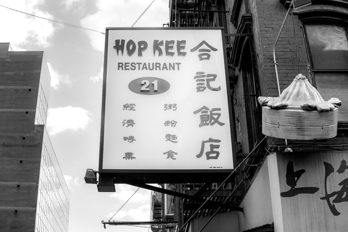 MatRabbit's tweet photo. IYKYK
#chinatown #NYC #NFTs #photography #hopkee 👨‍🍳 https://t.co/J7AvN4V2YC