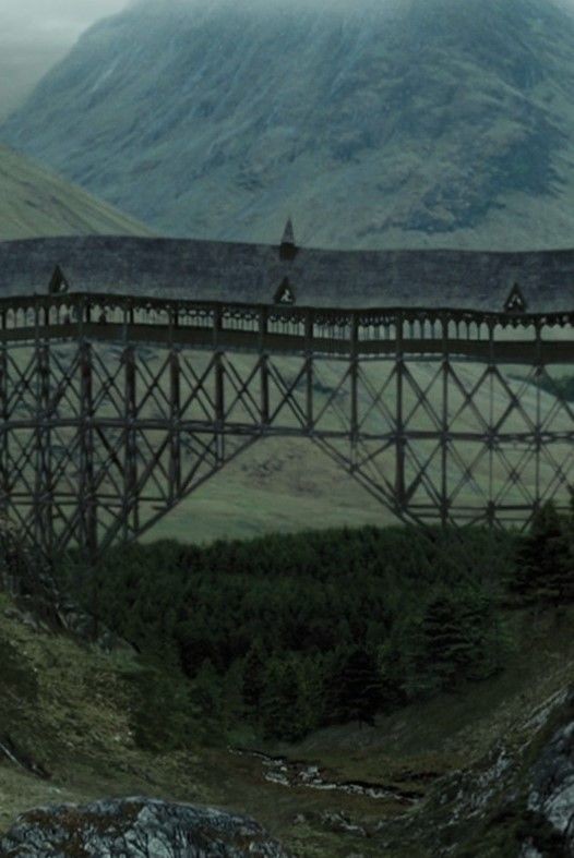 dark green Hogwarts aesthetic