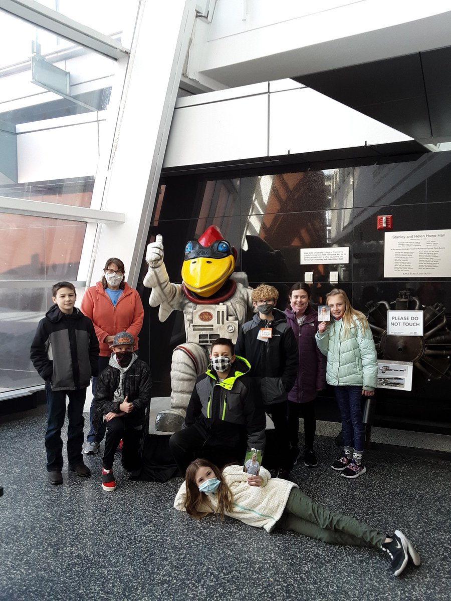 teachutech2's tweet photo. Synergizing Sloths are ready for the Lego League competition! #FLLIASTATE @IowaFLL https://t.co/cVrJnTTFWx