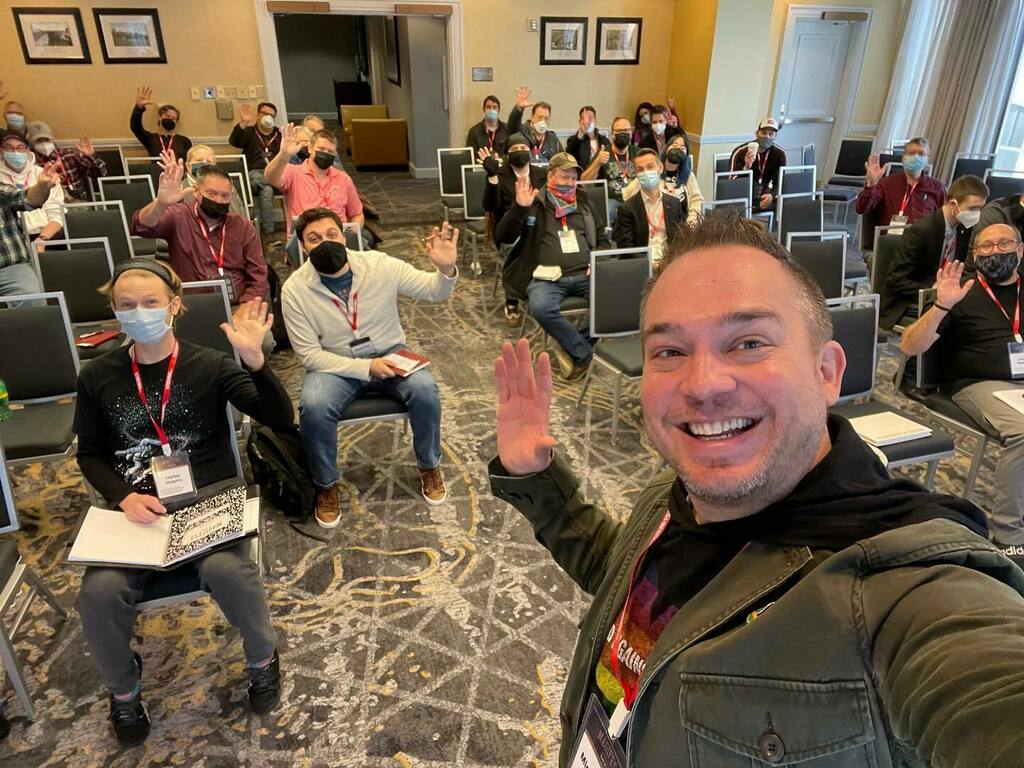 michaelkent's tweet photo. Lecturing at #magifest about #marketing and microphone work! @magifest @vanishingincmagic https://t.co/ufB0a3Zn0z https://t.co/2YOJBeuXLi