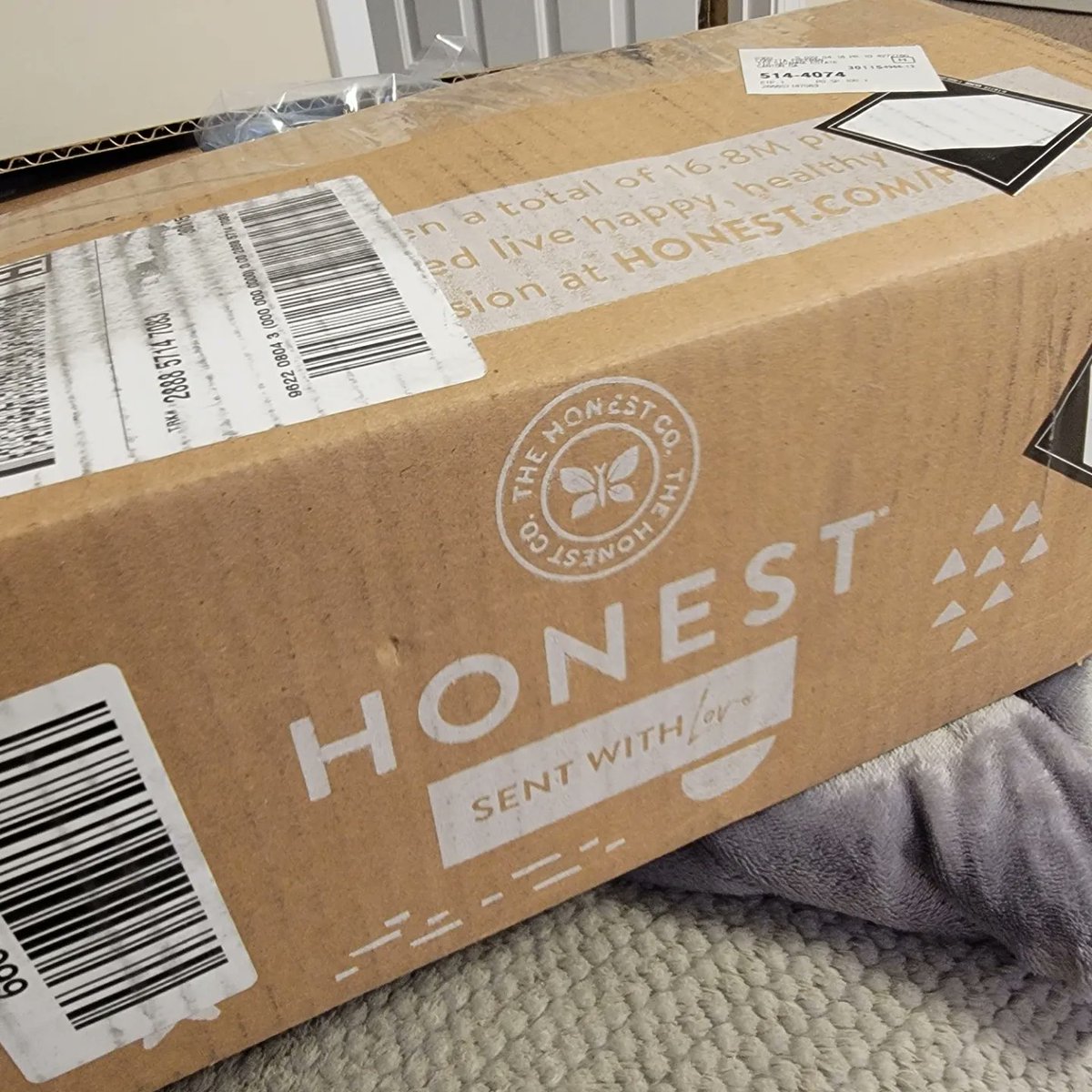 IPLaw41's tweet photo. @Honest @jessicaalba first Honest package... excited to try these products! https://t.co/zAsupKQXde