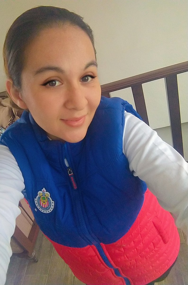 Perlanallelyca4's tweet photo. Feliz sábado 😃😜 https://t.co/kyQLgolpX0