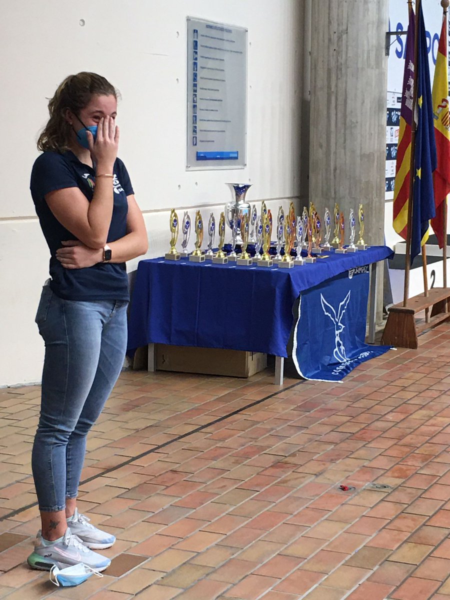 cnpalma's tweet photo. 🔉Merescut homenatge a @ainahierro98 per la seva trajectòria esportiva en el nostre Club. Un total d'11 temporades que ens han arribat al cor💙💙@fbnatacion @IMEPalma https://t.co/is8u7FHvlU