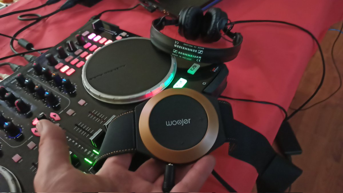 VDJParri's tweet photo. Todo listo para empezar la videosesion @VDJParri . Que ganas tenía sacar toda la nueva equipación. Mi @Woojer
#VDJParri #VideoDiscJockey #woojer #brafim #elcentru https://t.co/cc7Rq15Wtp