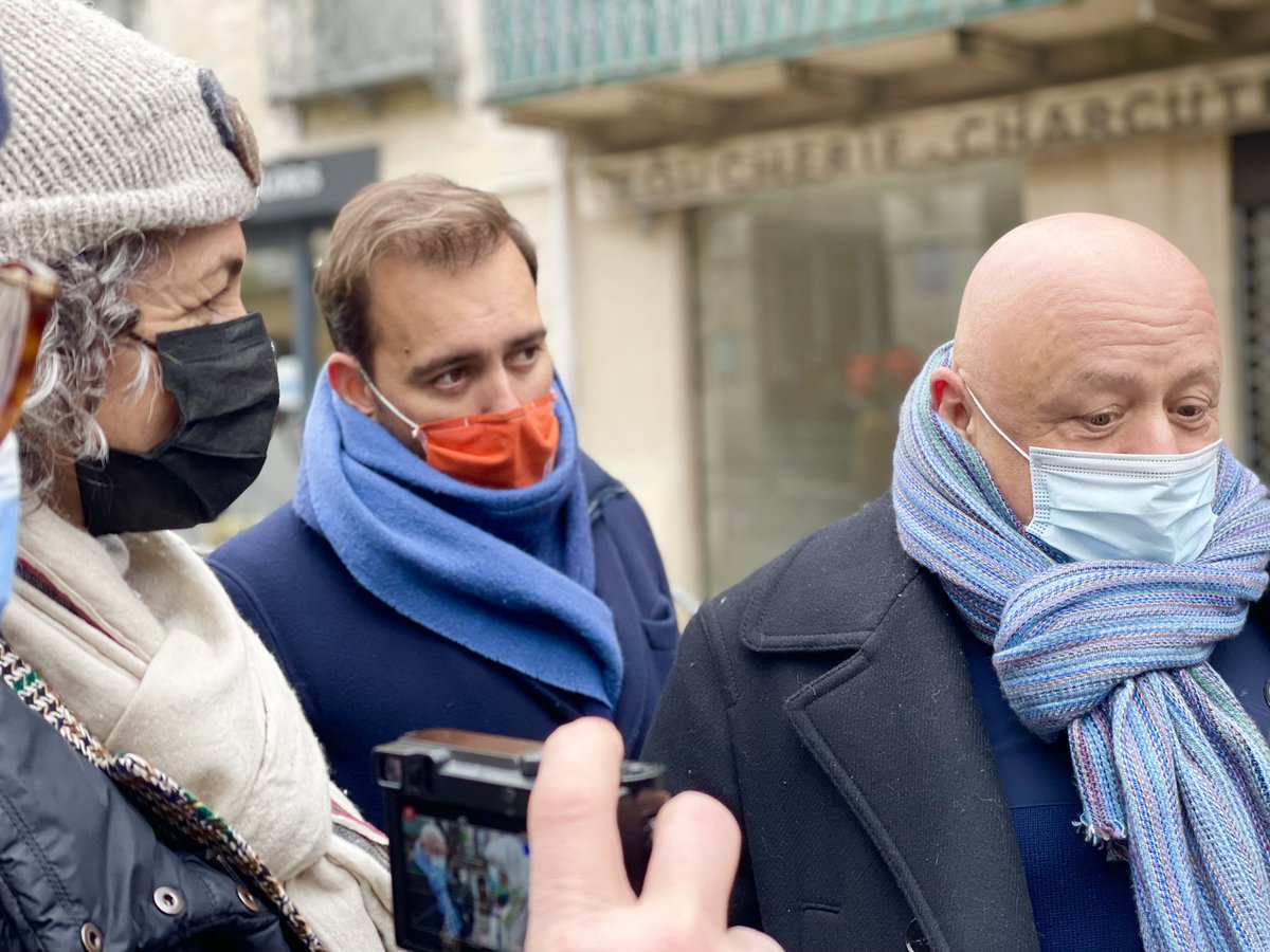 remi_branco's tweet photo. Le Marché aux truffes de Lalbenque est une institution dans le Lot. Merci au chef Thierry Marx pour sa présence et le coup de projecteur mis sur le travail des trufficulteurs du Lot. https://t.co/FeVLtfepGp