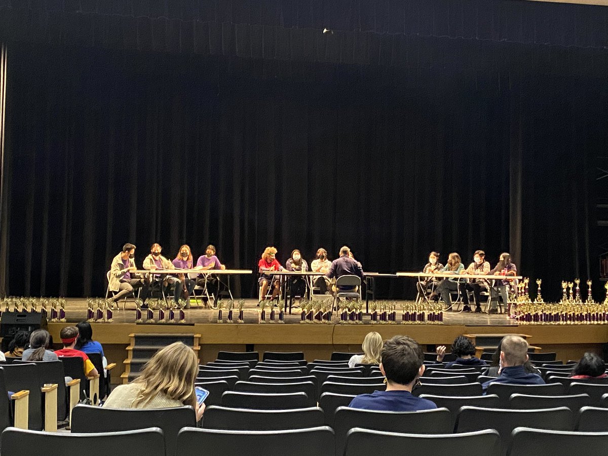 macte_virtute's tweet image. #wpsLatin advanced certamen team is in the FINALS at Regional Forum @OfficialFJCL
