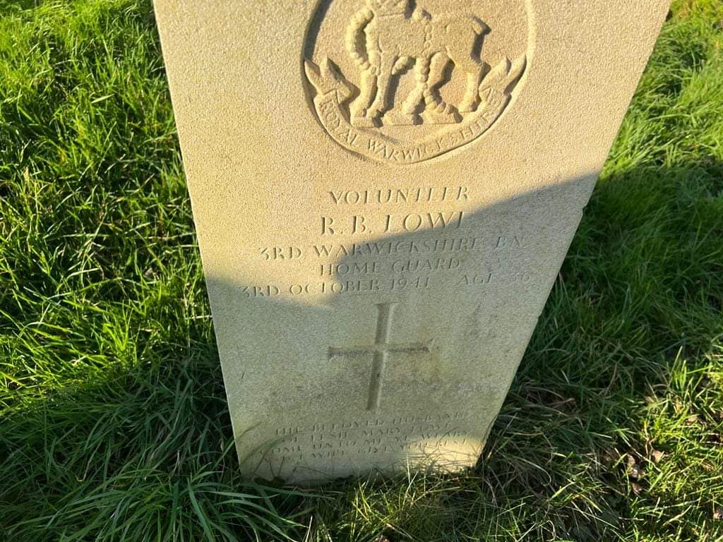 WarksACF's tweet photo. Today the #BCoy 3 Star Cadets covered 10km with the the OC and 2IC in tow. En route they visited a commonwealth grave in Burton Hastings. Some great navigation, pacing, back bearings and walking on bearings !
@ArmyCadetsUK #goingfurther #3star @ACFADofE @WMRFCA https://t.co/oqO2U0x9Hd