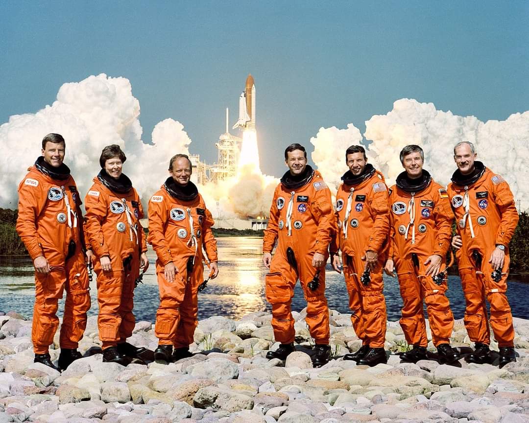 Jacqmans1972's tweet photo. #OTD @nasa launched #spaceshuttle #Discovery mission #sts42 #IML1 from @NASAKennedy https://t.co/NPOVhcBFYH