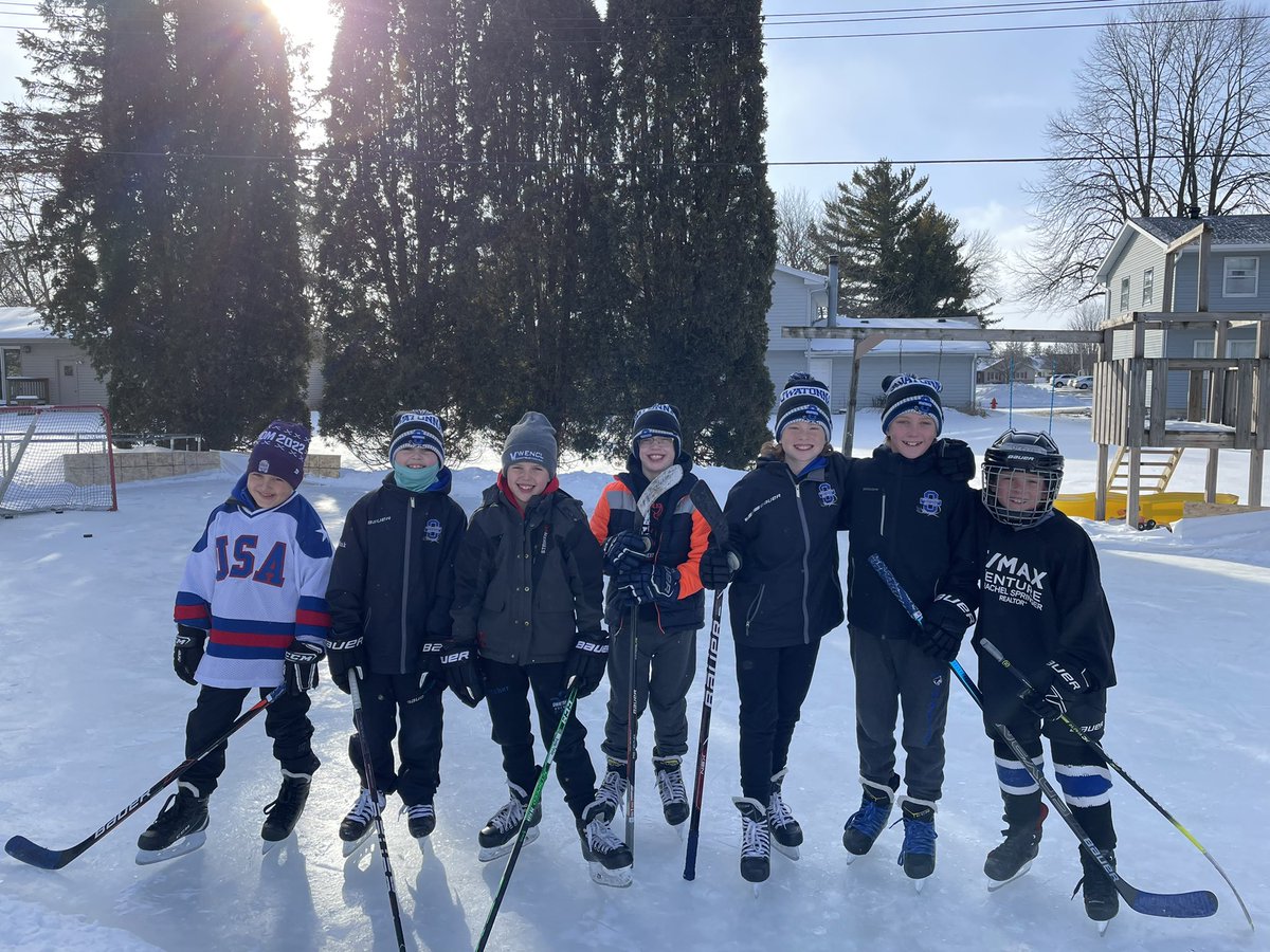 Beth_Fink's tweet photo. Nothing better then an outdoor skate with buddies on Hockey Day Minnesota #HDM2022 https://t.co/q89p0WLyNO