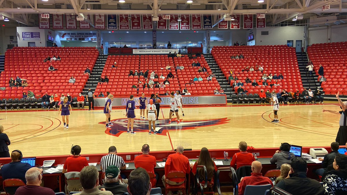 davidvecker's tweet photo. Ready for another rivalry game @StonyBrookWBB Vs UAlbany. #LetsGoSeawolves https://t.co/9izGMu0OGP