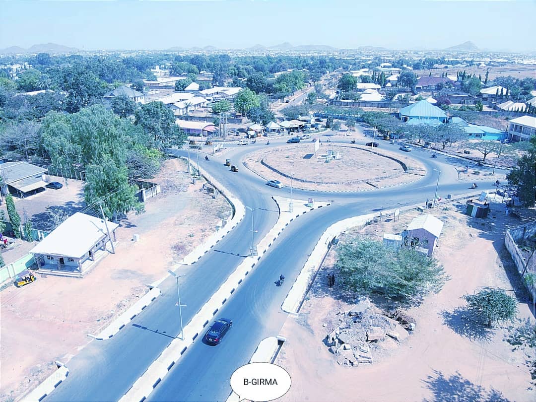 bb_zarah's tweet photo. Jihar Bauchi sabuwa karkashin mulkin Mai girma gwamna Sanata Bala Kaura. Hanyar Yelwa ranabout zuwa tsohon airport Bauchi...BBzarah. (#KSMF) https://t.co/mVzlKXcUN3