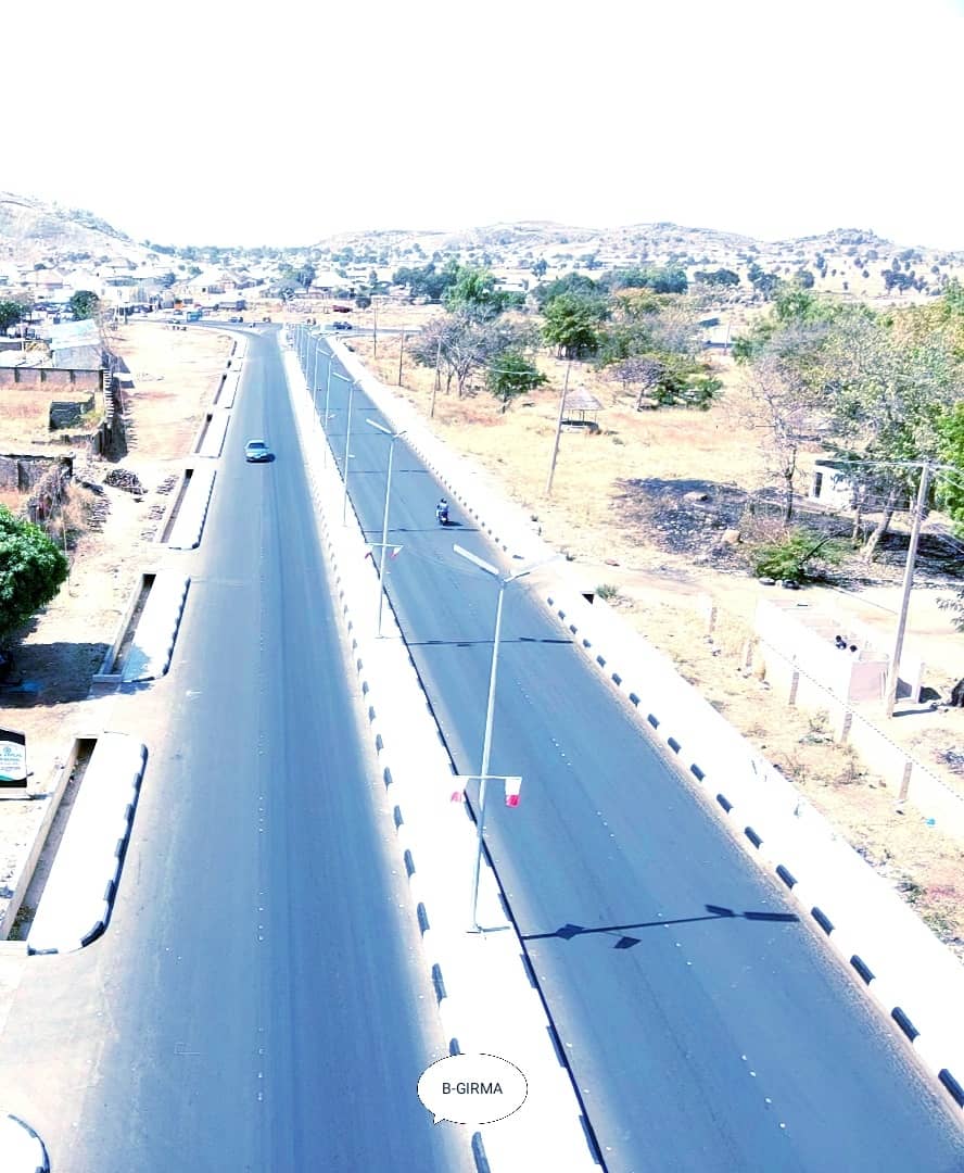 bb_zarah's tweet photo. Jihar Bauchi sabuwa karkashin mulkin Mai girma gwamna Sanata Bala Kaura. Hanyar Yelwa ranabout zuwa tsohon airport Bauchi...BBzarah. (#KSMF) https://t.co/mVzlKXcUN3