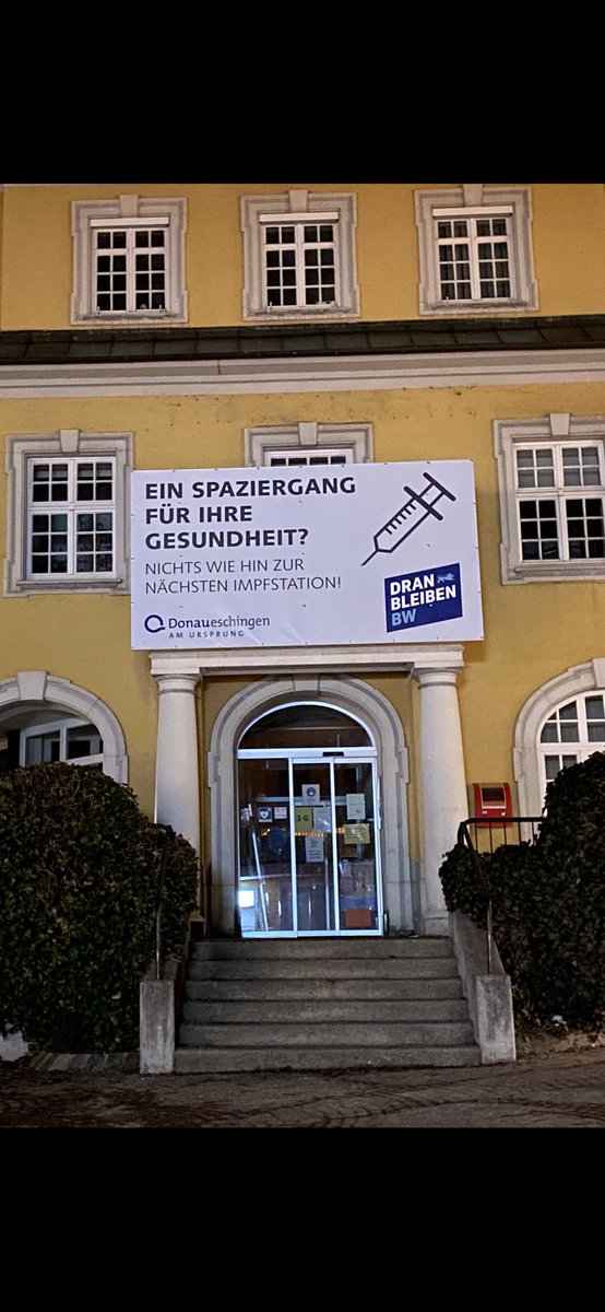 AlexDhc's tweet photo. Die aktuell wohl vernünftigste Form eines Spaziergangs 👇🏻
#ImpfenRettetLeben #ImpfenSchuetzt https://t.co/iA1GV7eELK