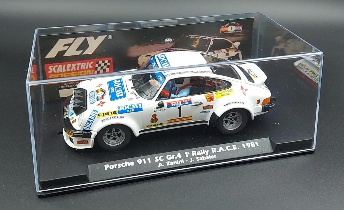 ScalextricP's tweet photo. Porsche 911 SC Gr.4, pilotado por A. Zanini y J. Sabater en el Rally R.A.C.E 1981.

➡️ Ya disponible en nuestra web‼️

📌https://t.co/Kz3kE0eFvz
📌 https://t.co/LGMwEv8bAO

#Zanini #Sabater #Scalextric #ScalextricPassion #scx #Porsche #Porsche911 #Coleccionismo #Slot #RallyRace https://t.co/8NjcVrKgUd