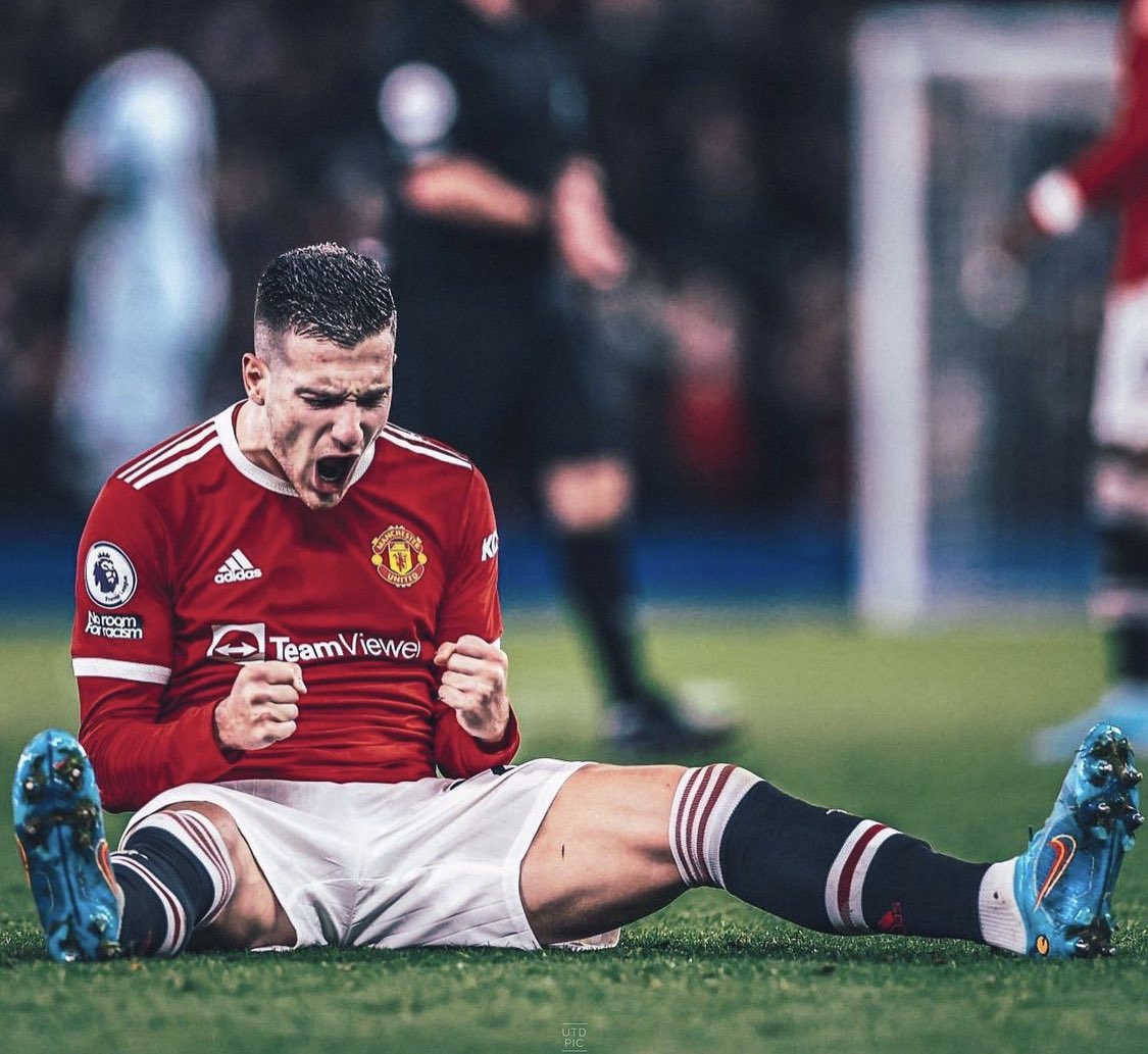 FabrizioRomano's tweet photo. Behind the scenes. Borussia Dortmund wanted to sign Diogo Dalot last summer and were planning to try again for January window. 🇵🇹 #BVB

…but he wanted to work hard, fight for his place and he’s now key player for Manchester United. Untouchable. https://t.co/73nG0dr1BX