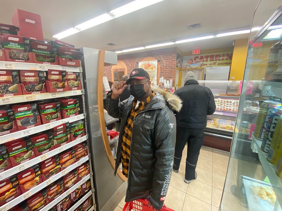 Kevin_Yarde1's tweet photo. Picking up some goodies at the local EuroMax @euromaxfoods in #Brampton 190 Bovaird Dr W #59 for tonight‘s game @49ers @packers #SFvsGB #49ers Go Niners Bring the 🔥 to the frozen tundra #Euromax #ShopLocal #BramptonNorth https://t.co/QpvpKfkP1v