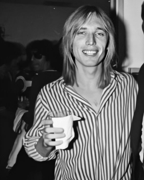 tompetty's tweet photo. Cheers to Tom Petty fans everywhere. https://t.co/j99qdsbCXb