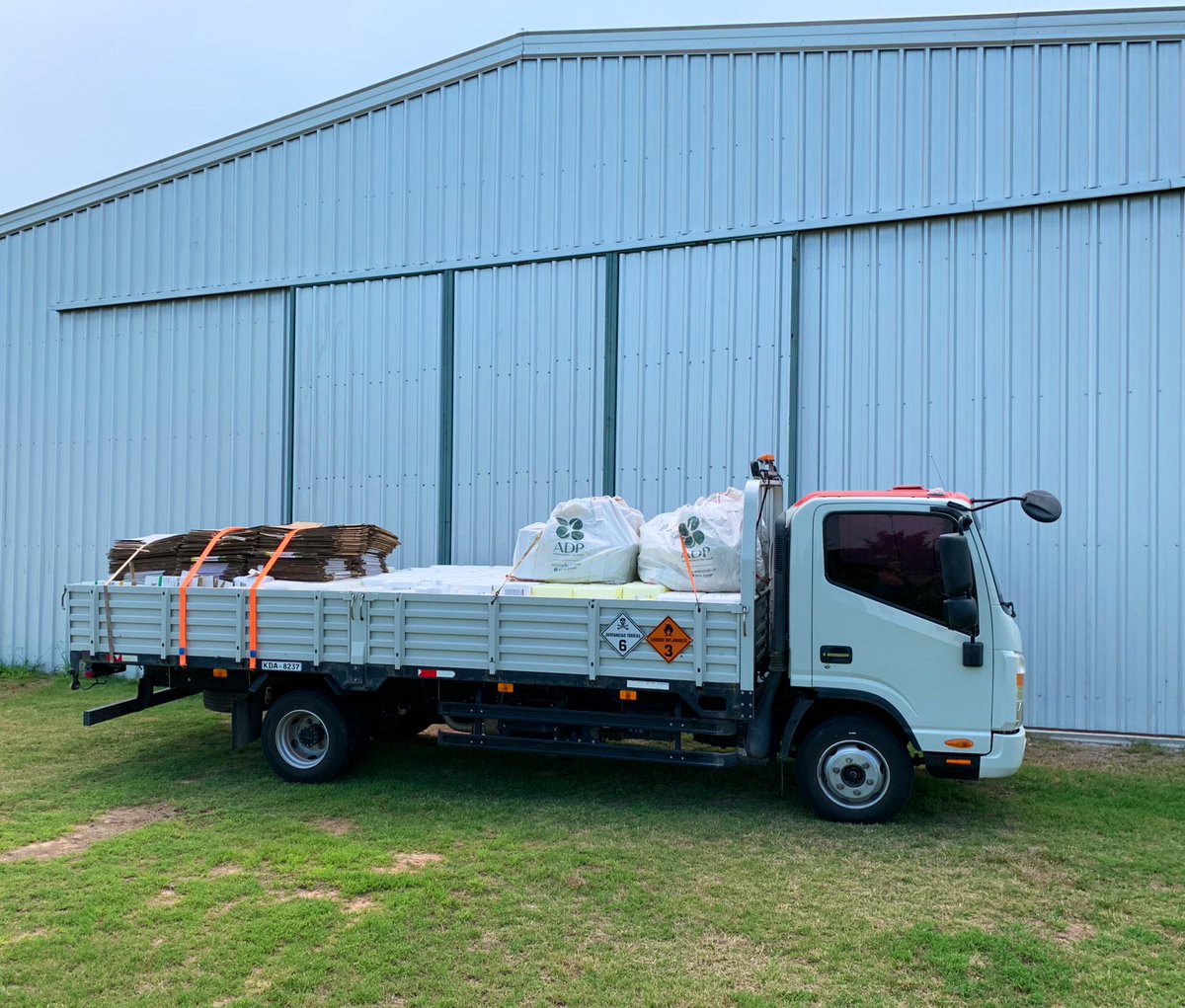 El trabajo no finaliza cuando terminamos de realizar las aplicaciones, también hay post de responsabilidad y empatía con el medio ambiente por parte de cada uno. Nos sumamos como siempre a la devolución de envases vacíos por un campo limpio 🚛🍀🌿🔁💪🏻<a href="/CampoLimpio_uy/">CampoLimpio Uruguay</a>
