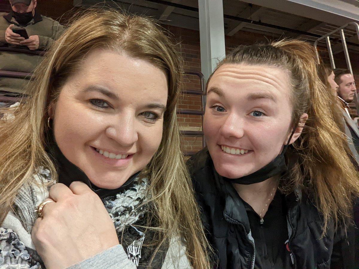 KatrinaHouse13's tweet photo. First of many college track meets!! Maggie's face is when we told her they were running 2 milesπ€£π€£#trackfamily #throwsmom https://t.co/d56nDGDkTg