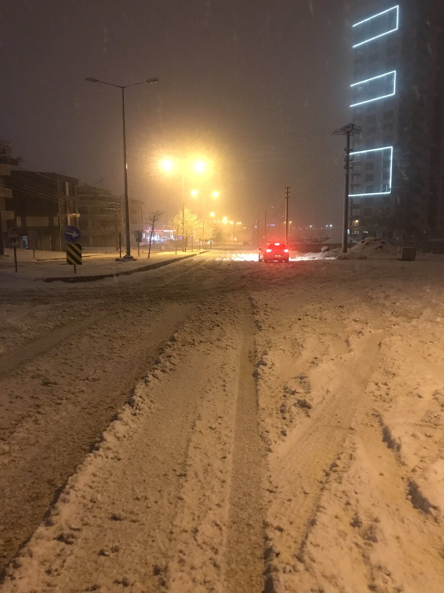 palacioglu's tweet photo. Yoğun kar yağışı sebebi ile Atakum - Beypınar - Balaç mahallerinde yollar kapanma noktasına geldi. Buz olmadan bu yollara gerekli müdahale yapılması gerekiyor. @samsunbsb @atakumbeltr https://t.co/CVsp1VRsVU