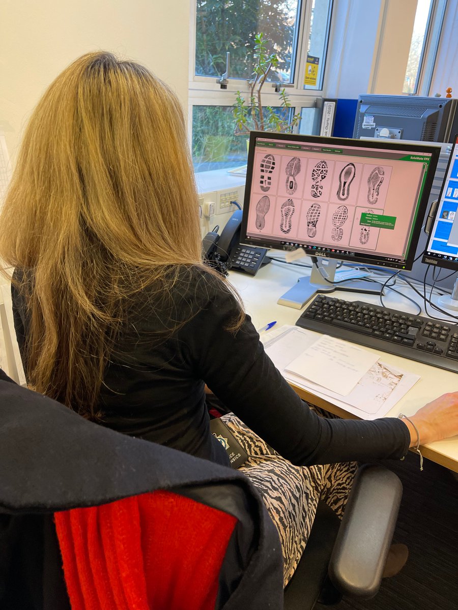 Within the @ASPolice HQ site, we have a number of @SW_Forensics departments that service the Region. One is our Footwear Intelligence Team. Here's Jo using #SoulMate to code a crime scene mark. How many @Nike patterns do you think are on the system? 27, 276, 2766 or 27,663?