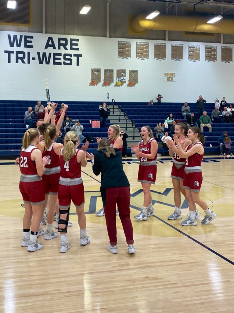 dchswarriorsgbb's tweet photo. WARRIORS WIN!! Congratulations to our JV team for winning the Tri-West Invitational to end the 2021-22 season 19-2 overall and 7-0 in conference!! What a great way to cap off an impressive year! 💪🏼 

#1Team1Family  #WINfor10 https://t.co/bL1DyIxjms