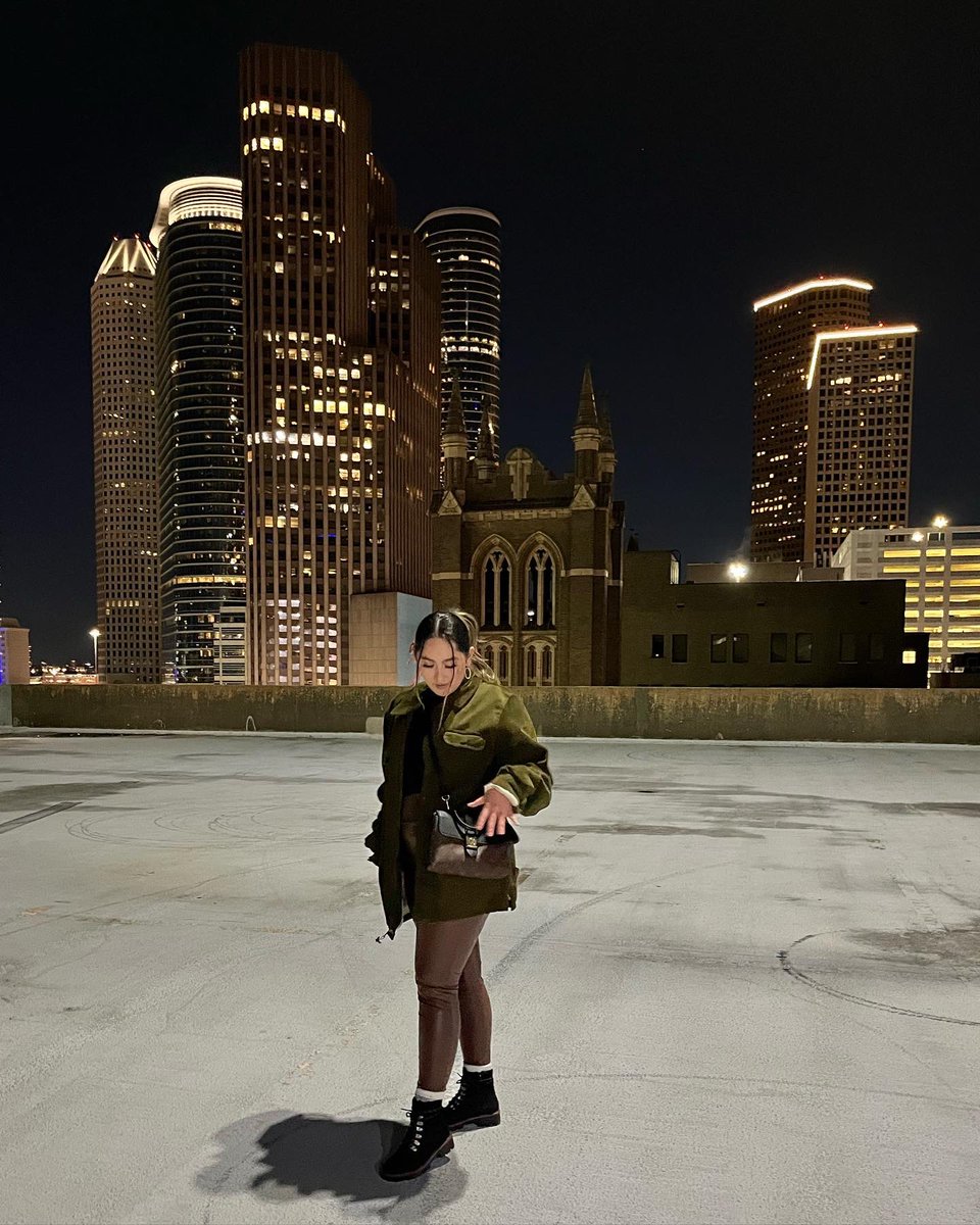 Celinaa_gzz's tweet photo. 🌃🌃 https://t.co/dESs48x6y6
