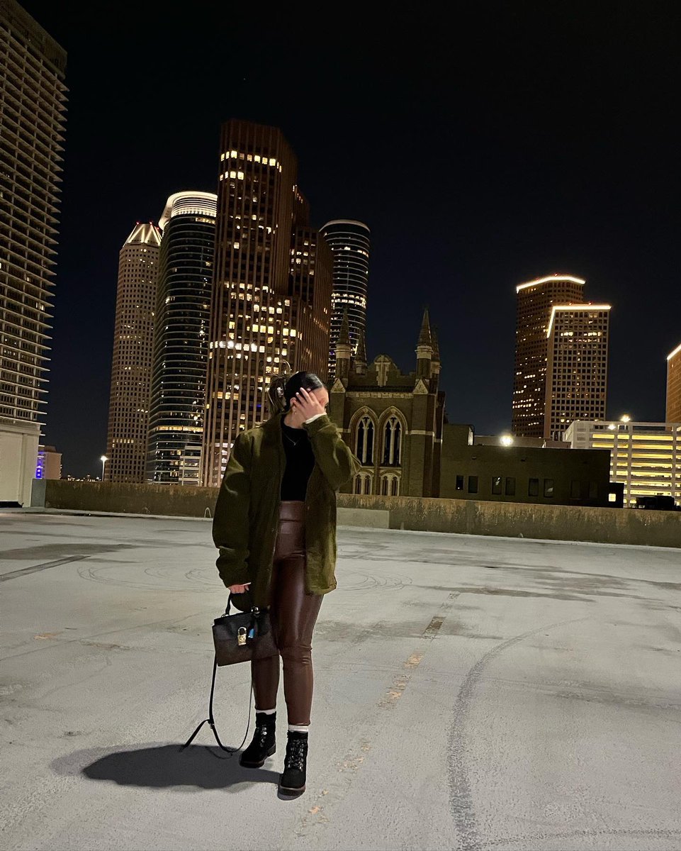 Celinaa_gzz's tweet photo. 🌃🌃 https://t.co/dESs48x6y6