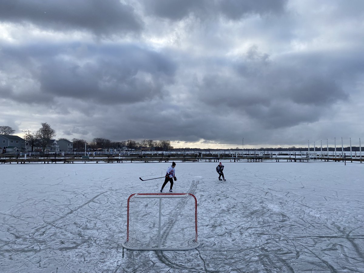 cam_gerard's tweet photo. @Buccigross some #pondhawkey on the harbor in Marblehead OH https://t.co/FmokNdkbDP
