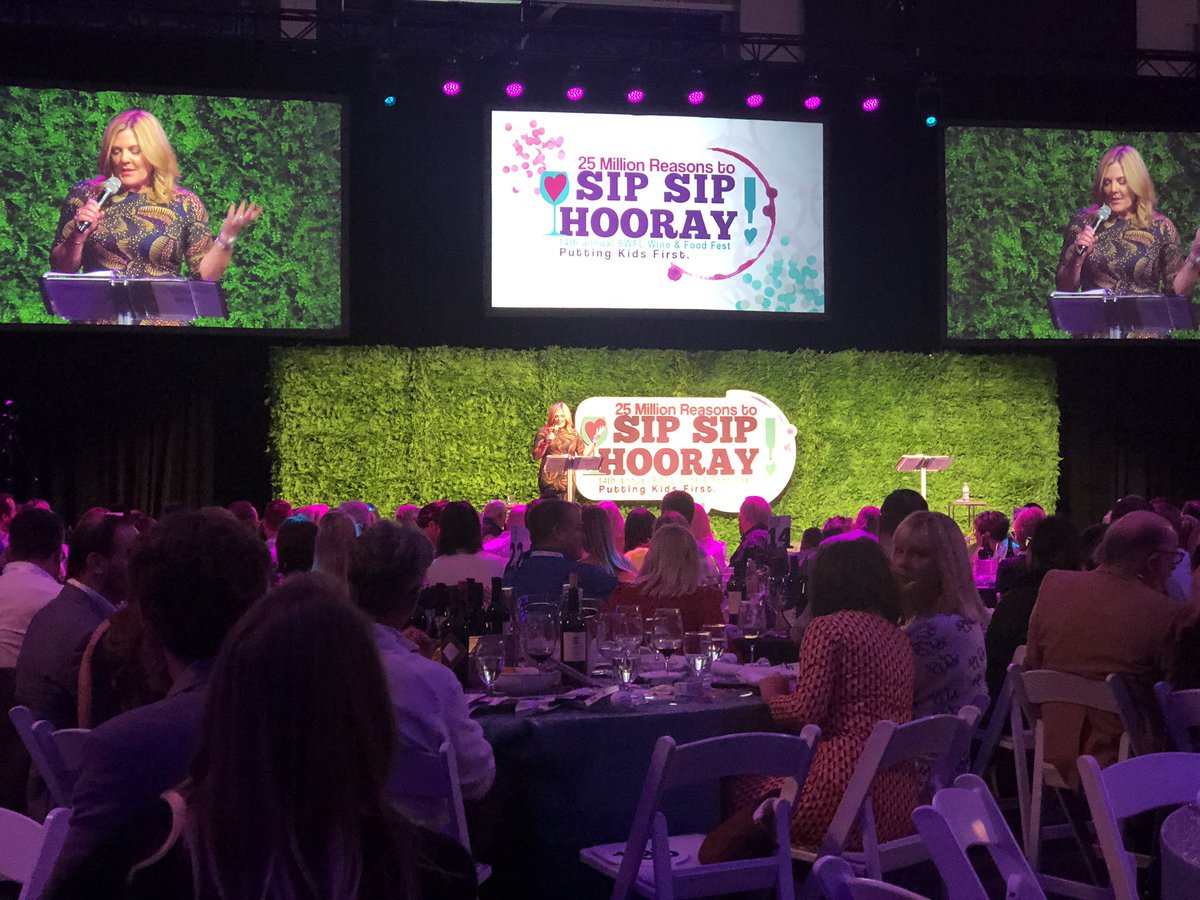 CharlesRunnells's tweet photo. The #swflwinefest is underway with host @KellieBurnsNBC2! https://t.co/ruzbX7O6E8