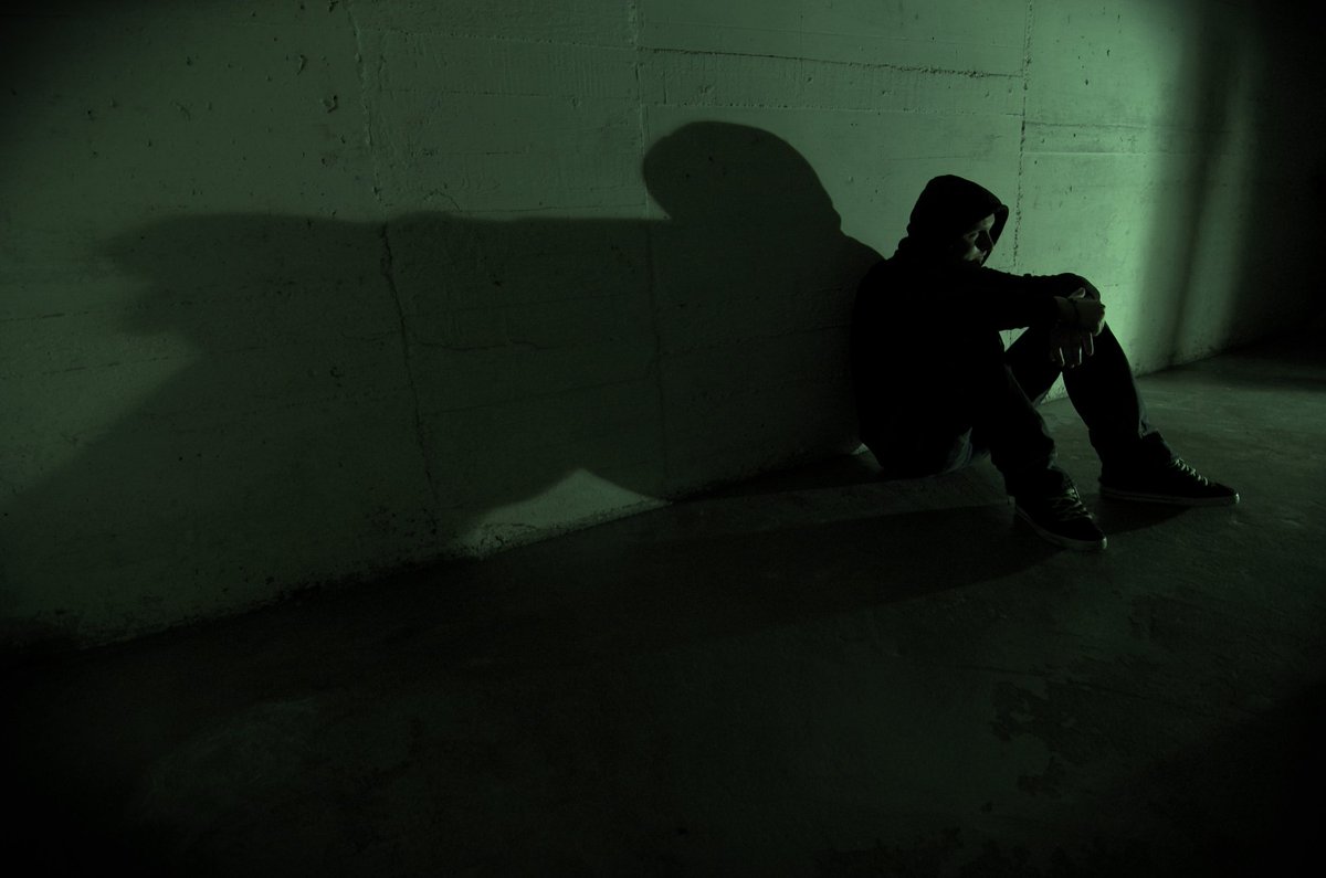 FC_actu's tweet photo. En France, on compte 200.000 tentatives de suicide par an et elles font 8.500 morts. Pour lutter contre ce fléau, un numéro national de prévention existe depuis peu : le 31 14 (24h/24 et 7j/7). 
Avec en moyenne 350 appels par jour. 
Reportage  https://t.co/x5ZkGowsJq https://t.co/4jKbncM8TI