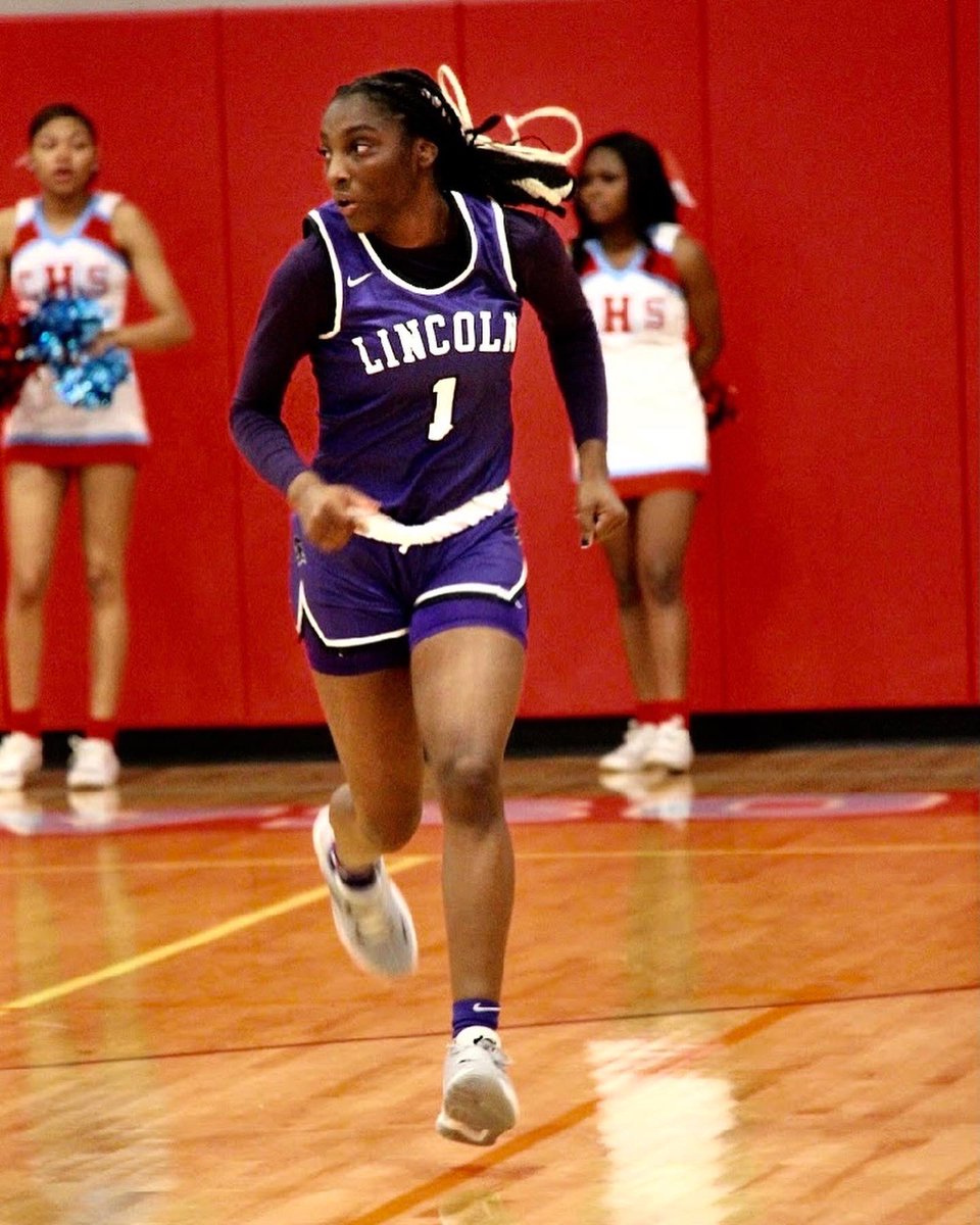 Damiiahoops_'s tweet photo. #tigertuff 🐯💜💜💜💜 5-0 https://t.co/BO09XzxcYS