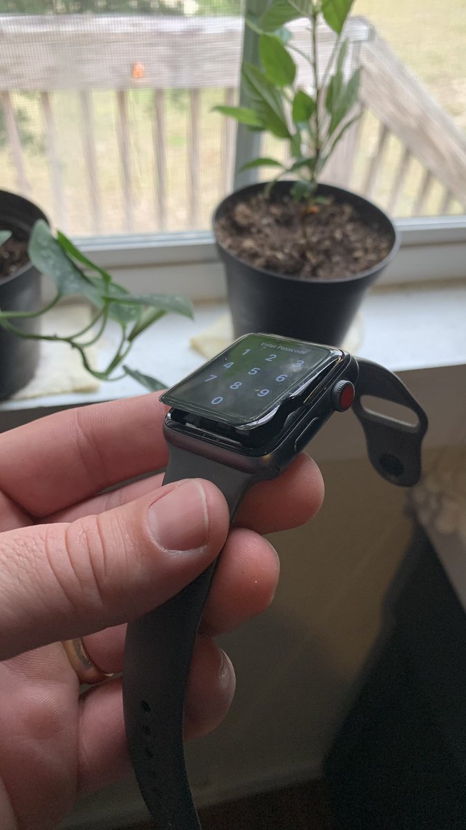 Droesky24's tweet photo. @Apple help do the right thing and replace this. I have called and been told they can’t help because this watch was “sold” after 2019. However, I only got this watch because the other one had the same issue. There is a fault in your manufacturing of this watch. @AppleSupport https://t.co/VjqyIz3QYK