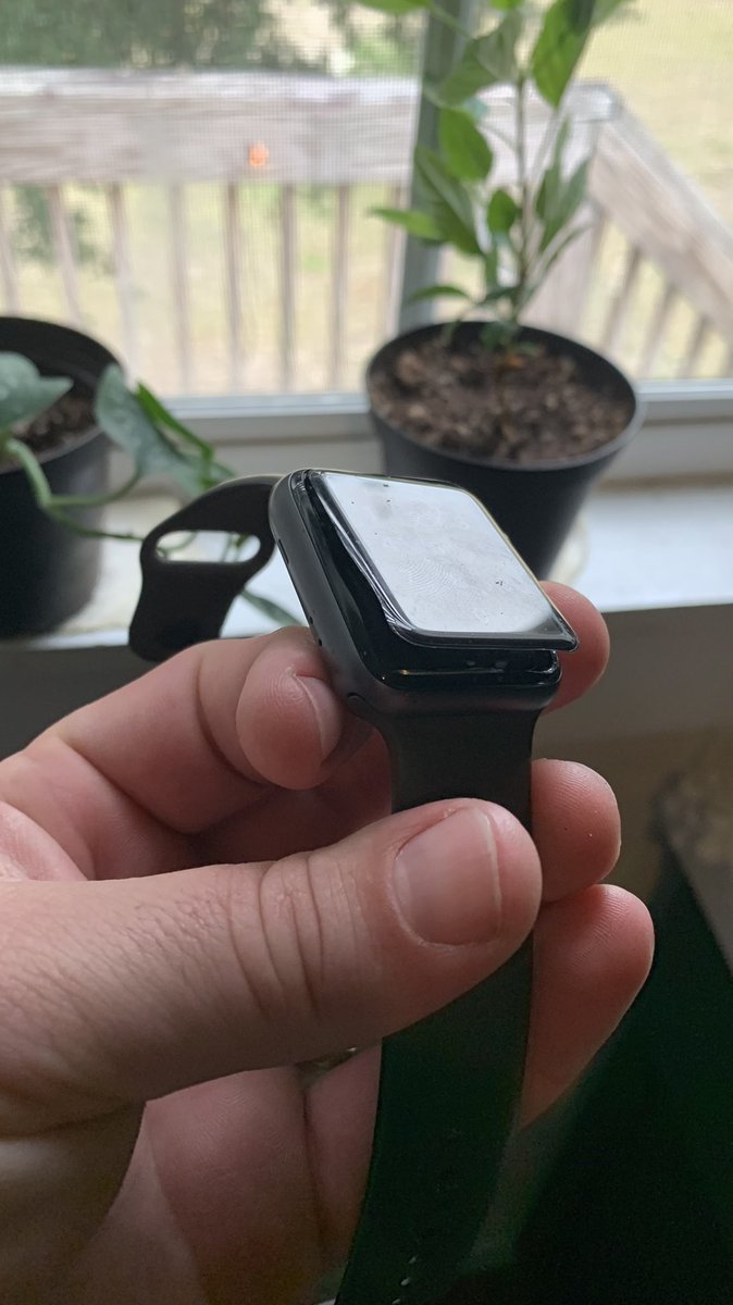 Droesky24's tweet photo. @Apple help do the right thing and replace this. I have called and been told they can’t help because this watch was “sold” after 2019. However, I only got this watch because the other one had the same issue. There is a fault in your manufacturing of this watch. @AppleSupport https://t.co/VjqyIz3QYK