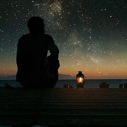 ڪابہ چاندني ناهي
نہ وري ڪا آ اماوس،
بس صرف احساسُ آهي.
تنھنجي ھوندي ڀي اڪيلو،
رات جي راڪاس سان
مان ٿو وڙهان پيو!
آهين تہ ڪاري رات ڀي 
جھول ۾ منھنجي ڪُڏي ٿي.
ناهين تہ ڏُور چنڊ ڀي
ڀُوتن جيان آڪاس تي
مونکي ڊيڄاري، پيو ڏنڀي ٿو!
ڪابہ چاندني ناهي
نہ وري ڪا آ اماوس،
بس صرف احساسُ آهي.