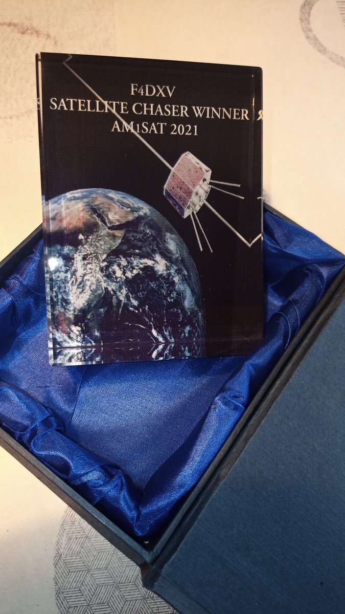 F4DXV's tweet photo. Mail call !!! Superb surprise with this beautiful #AM1SAT 2021 trophy "satellite chaser" category this time ๐๐ฃ๐ฐ๏ธ I would like to thank all #AMSAT-EA members, its president @ea4gqs & @eb1ao ๐ค Congratulations guys for this another very successful #amsat event @AmsatSpain ๐ https://t.co/WjYVa7pJxu
