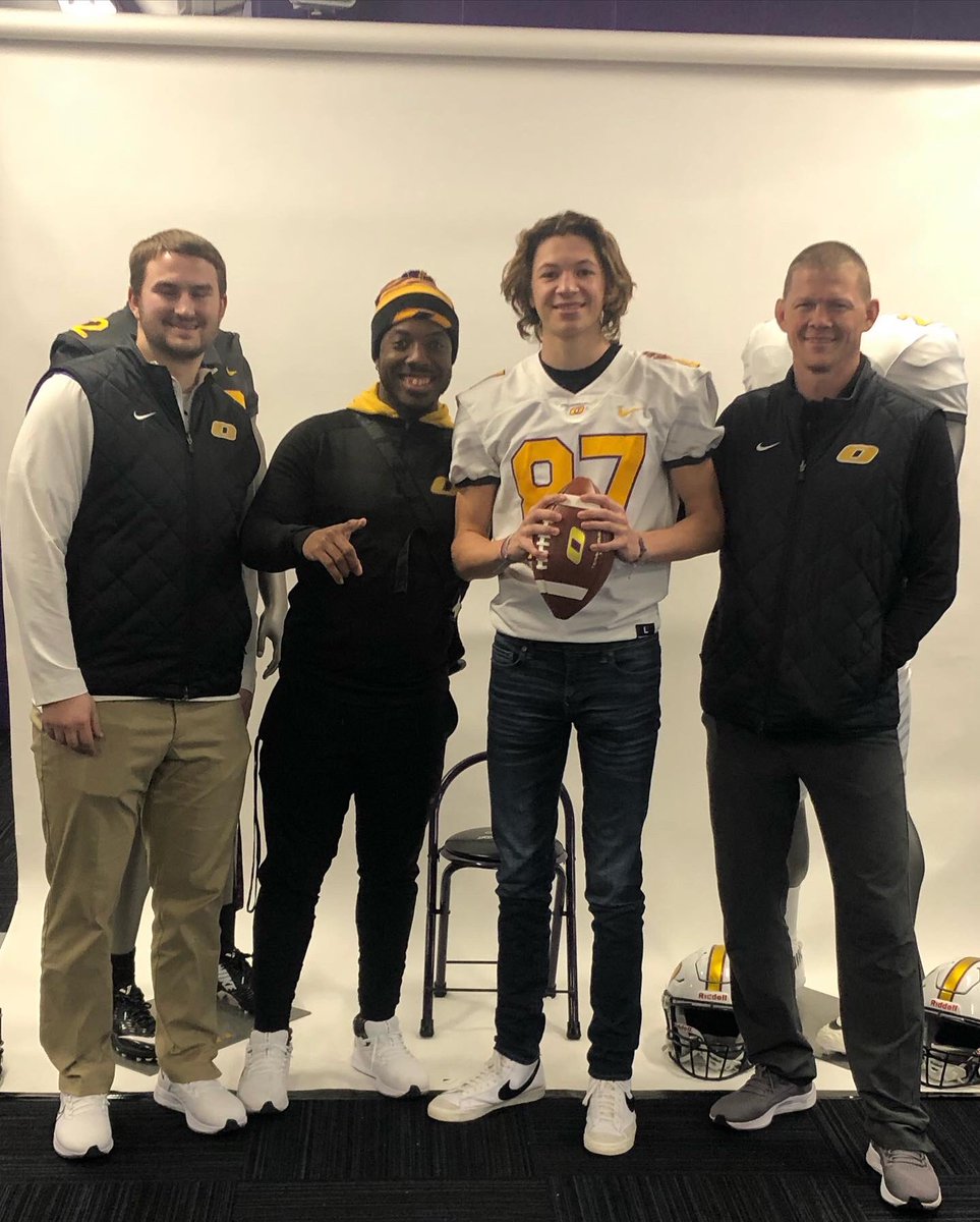 JasonRuby12's tweet photo. Great visit for @chase_ruby2 @ONAZFootball. Great campus, coaches and atmosphere. #GoldStandard https://t.co/VPhtL6X2e1