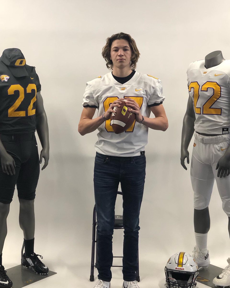 JasonRuby12's tweet photo. Great visit for @chase_ruby2 @ONAZFootball. Great campus, coaches and atmosphere. #GoldStandard https://t.co/VPhtL6X2e1