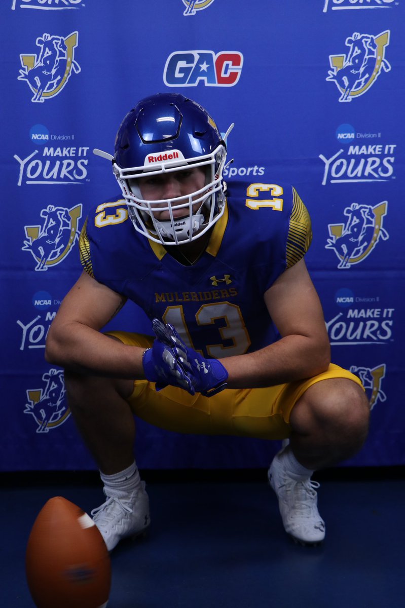 mileswilliams80's tweet photo. Extremely excited to announce I have committed to southern Arkansas university!! Thank you to @CoachBradSmiley for this opportunity🔵🟡🏇     @Coach_Langley @CoachFields120 @SAUFootball @RodneyGuin @318Sports https://t.co/hGmyk15rW5
