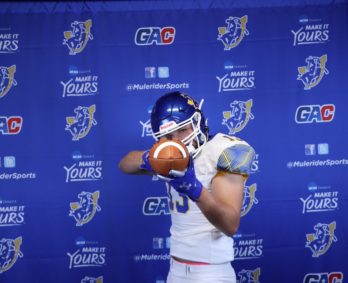 Extremely excited to announce I have committed to southern Arkansas university!! Thank you to @CoachBradSmiley for this opportunity🔵🟡🏇 @Coach_Langley @CoachFields120 @SAUFootball @RodneyGuin @318Sports