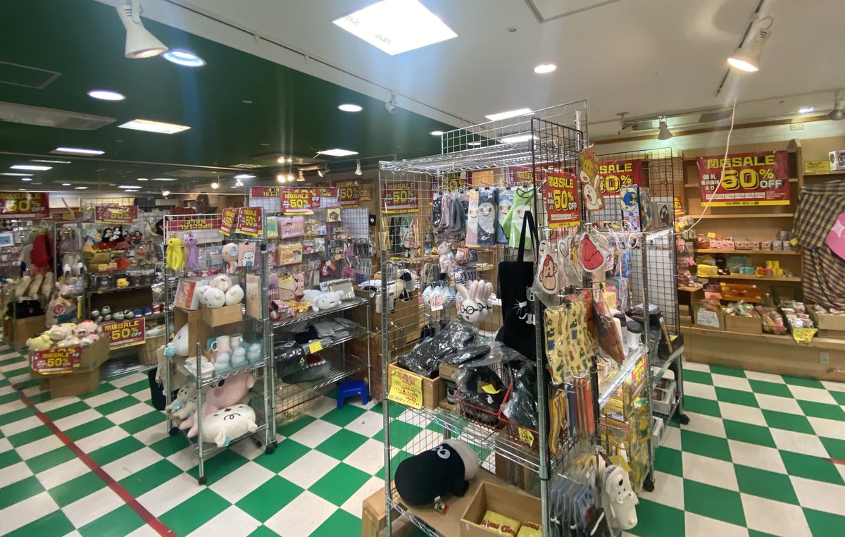 VVaoba's tweet photo. VV青葉台店、本日閉店いたします！！
閉店まであと約10時間！
ご来店お待ちしてます！

いつものビレバンに比べてお店がすっきりしていて切ない感じですが、
何気にまだいいもの残ってます✊😭！！
今日までは半額で買えるので、
思い出に何かおひとつどうぞ～！！！！ https://t.co/Dh90TyN8J8