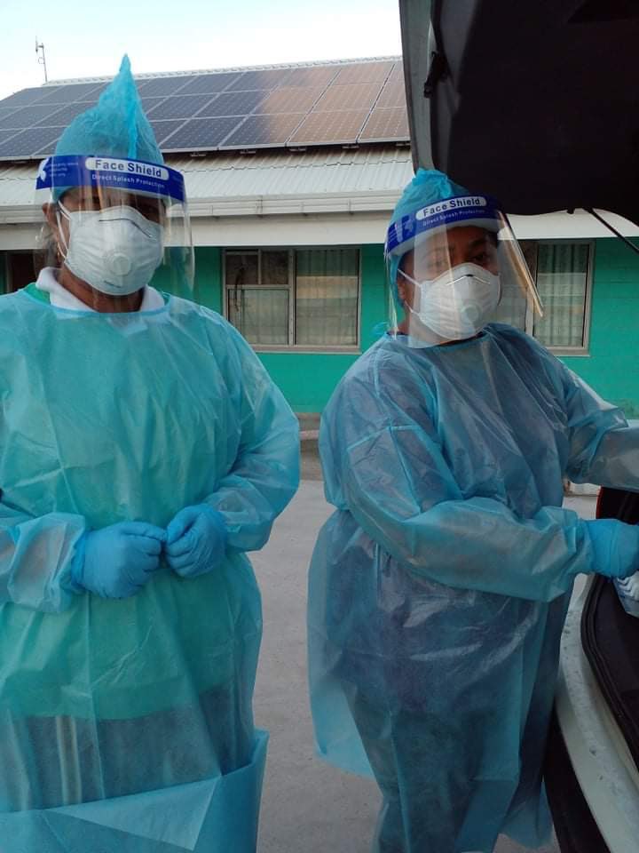 rimon_akka's tweet photo. Kiribati:Day2 lockdown. Total cases 40 & counting. 36 frm the flight, 4 frm community transmn. Health warns limited capacity (staff/infrast) if nos grow. Quarantine not enough. All urged to stay home. #PrayforKiribati #PrayforFrontliners. Pics thx Drs. Aileen, Melean, Terangiti https://t.co/j3MIOrnHQH