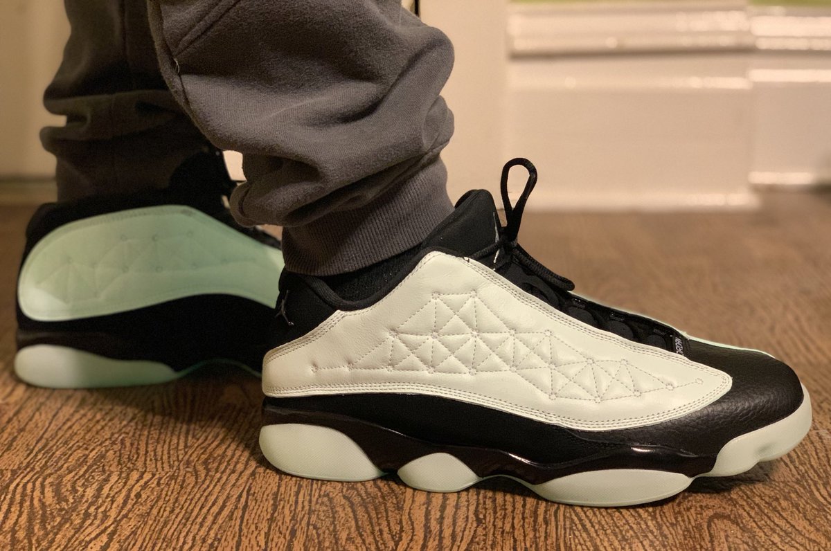 BigDmilz's tweet photo. I felt like #Unds some glow stuff tonight. AJ13 low “Singles Day”. Tshirt by @BAITme. #QuarantineDripCheck 🔋🔋🔋 https://t.co/sZKMihcUz9