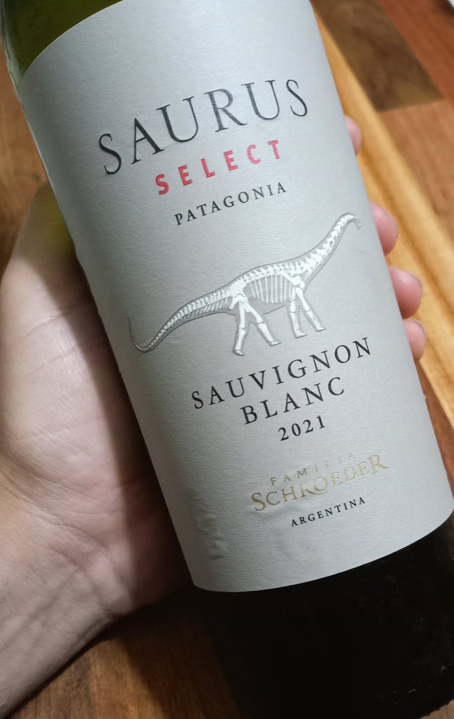 He visto varias menciones al Chardonnay de esta línea (que me gustá mucho en su segmento), pero hay que reconocer este Sauvignon Blanc todoterreno