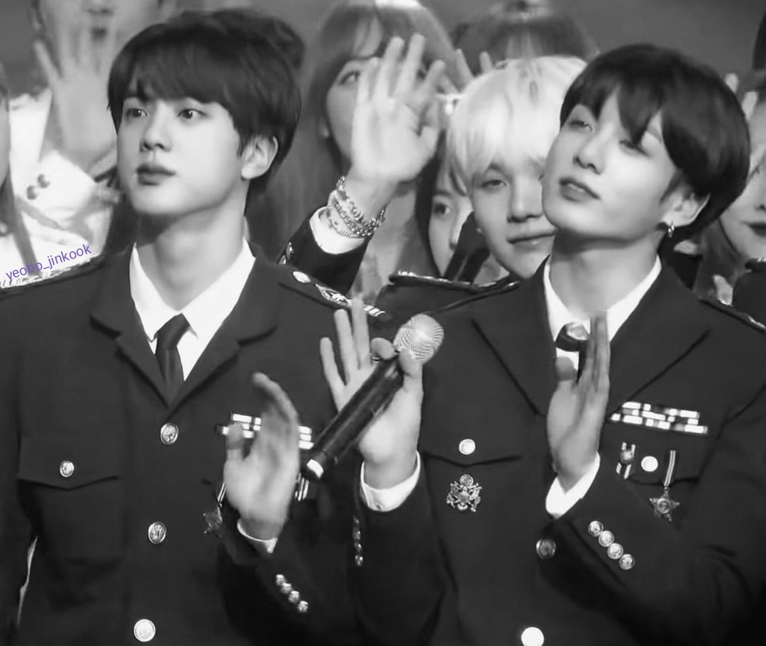 yeobo_jinkook's tweet photo. πΉπ° Couple goals: twinning, identical, 'yeobo'-ing . π₯ππ«
#jinkook #kookjin #jankook #jinkookmoments #couple #CoupleGoals #λ°©νμλ
λ¨ https://t.co/oV7f4PzW0s