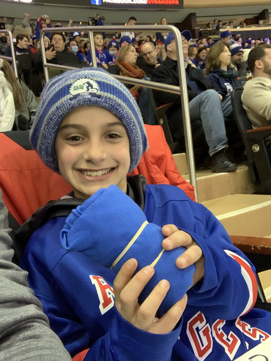 HunchaDeeDEG's tweet photo. Lucky Rangers shirt! Loving MSG &amp; #nyr!! https://t.co/Is3Mr1Fq1F