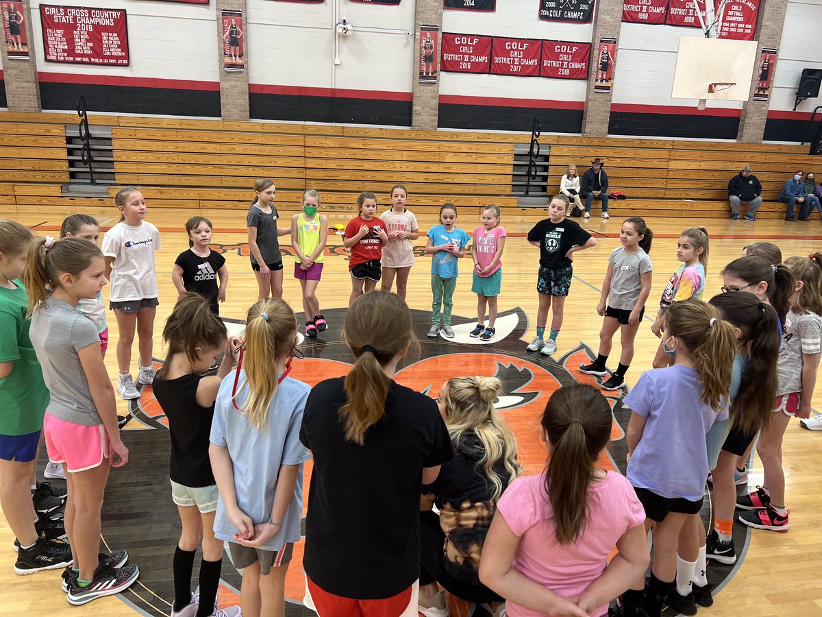 CCRedDevilBball's tweet photo. when the varsity squad cares enough to come work w the young’ns, the program gets stronger… #PayItForward #TogetherOn3 #ccgbb4e https://t.co/oq7z7UrYOw