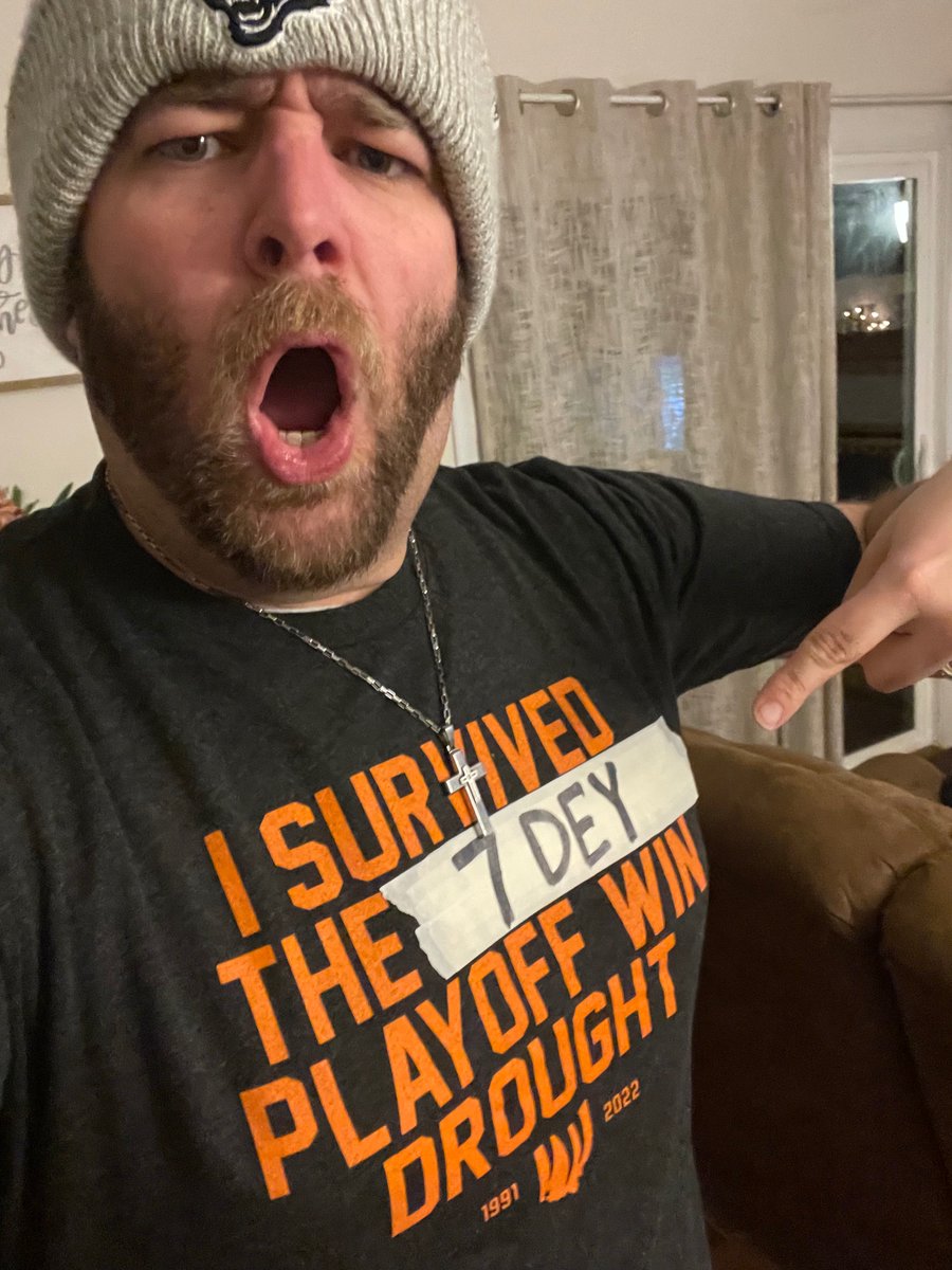 ChuckDryer's tweet photo. @TheCincyCurse @FauxJeaux https://t.co/QBr6peJghq